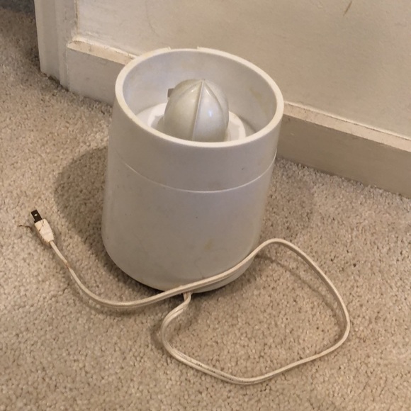 Country Kitchen Cooking -The Juicer -electric citrus juicer - Picture 10 of 12